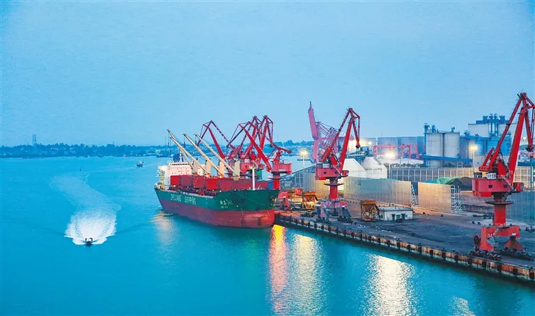 洋浦港封关运作项目开工 助力洋浦港实现2025年集装箱吞吐量达到500万标箱目标
