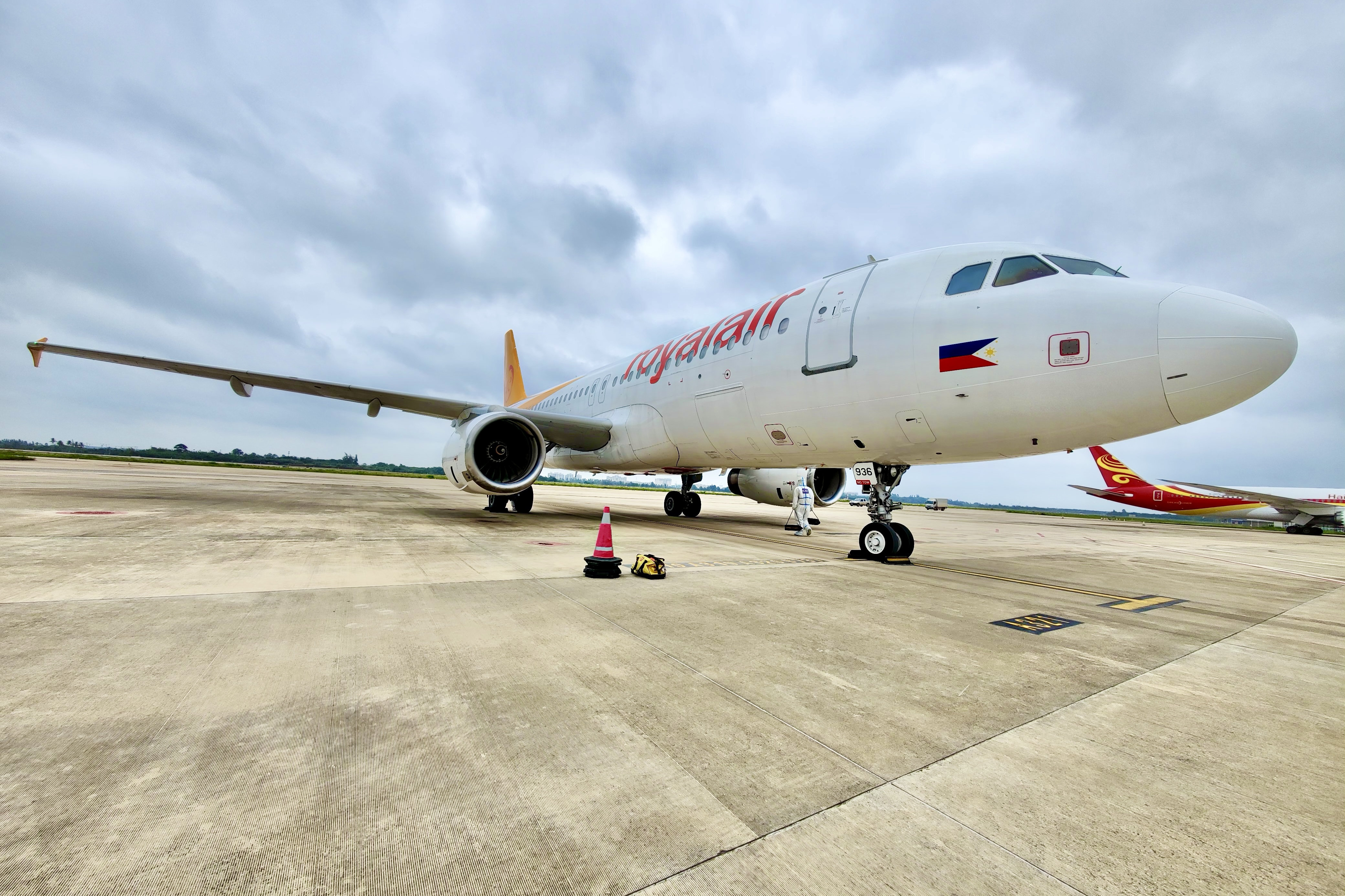 海南自貿港一站式飛機維修基地迎來首單進境飛機發動機更換業務