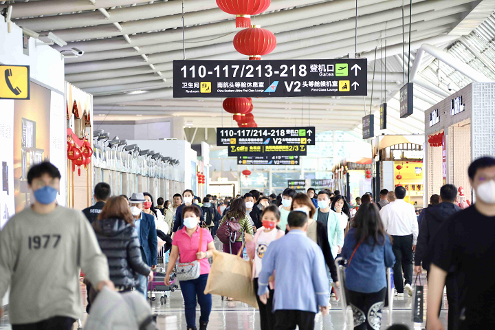 三亞機場春節黃金周運送旅客超52萬人次 單日客流量破歷史記錄